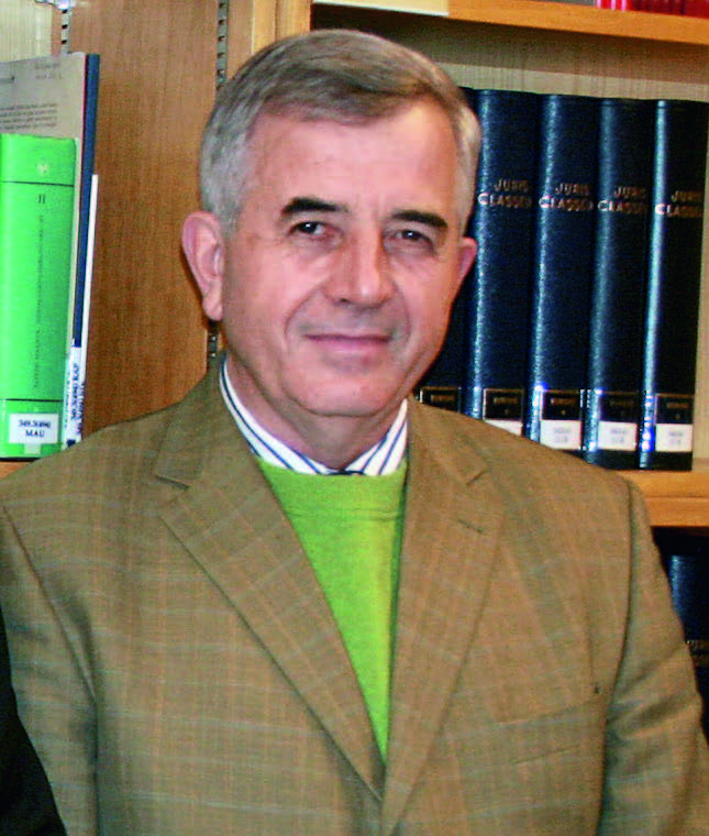 Дивна, чарівна, красива,… звичайна фізика в експериментах при високих енергіях